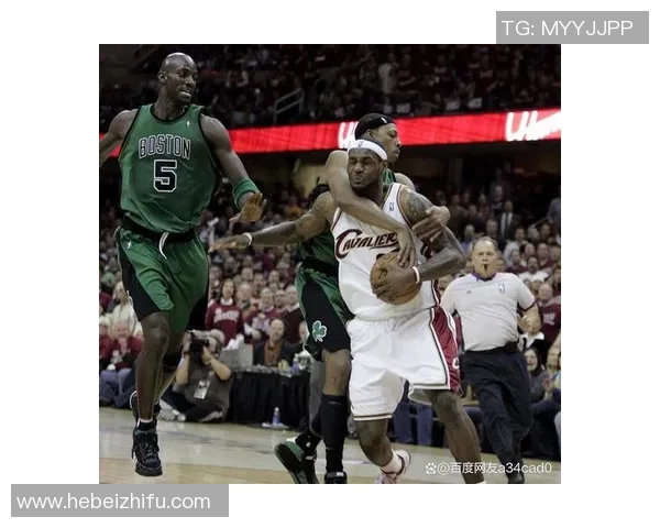 篮球球星解读足球巨星的技艺与成长历程 透视跨界运动员的共同魅力